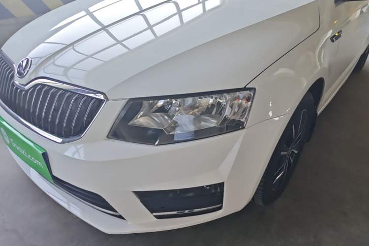 Used Skoda Octavia 2017 TSI280 DSG Smart Drive Edition Left Front Headlight
