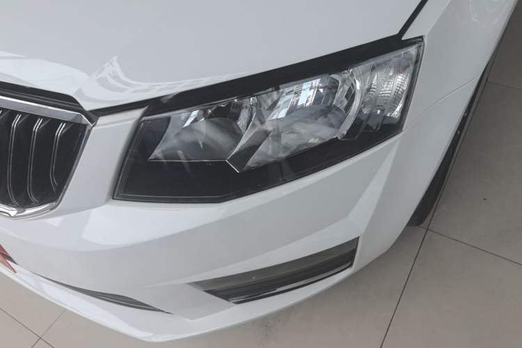 Used Skoda Octavia 2017 1.6L Automatic Smart Drive Edition Left Front Headlight