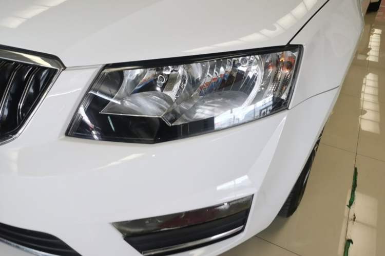 Used Skoda Octavia 2017 1.6L Manual Trend Edition Left Front Headlight