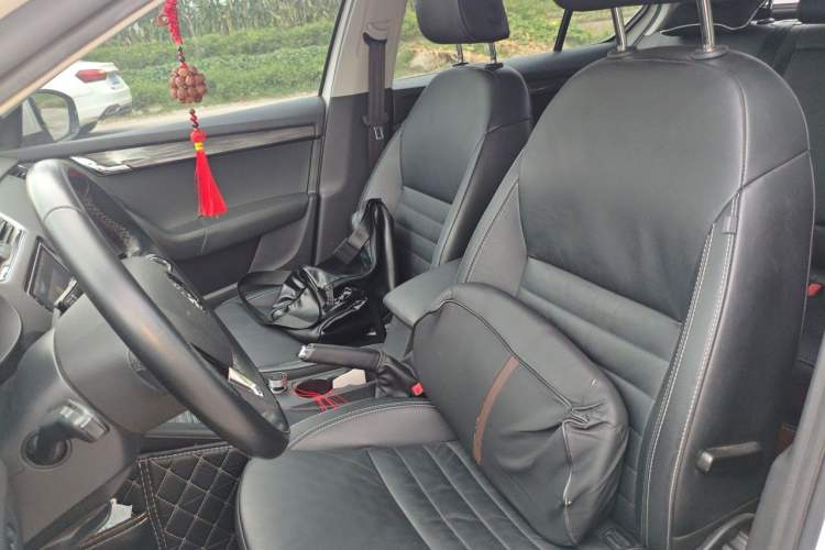 Used Skoda Octavia 2017 1.6L Automatic Smart Drive Edition Left Front Seat