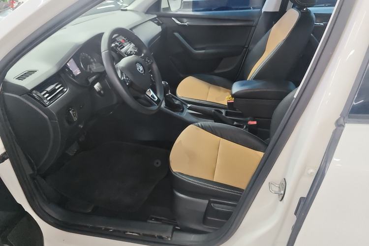 Used Skoda Octavia 2017 Classic Model 1.6L Automatic Standard Edition Left Front Seat