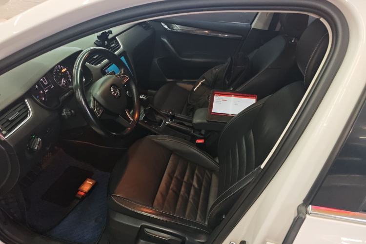 Used Skoda Octavia 2017 1.6L Automatic Smart Drive Edition Left Front Seat