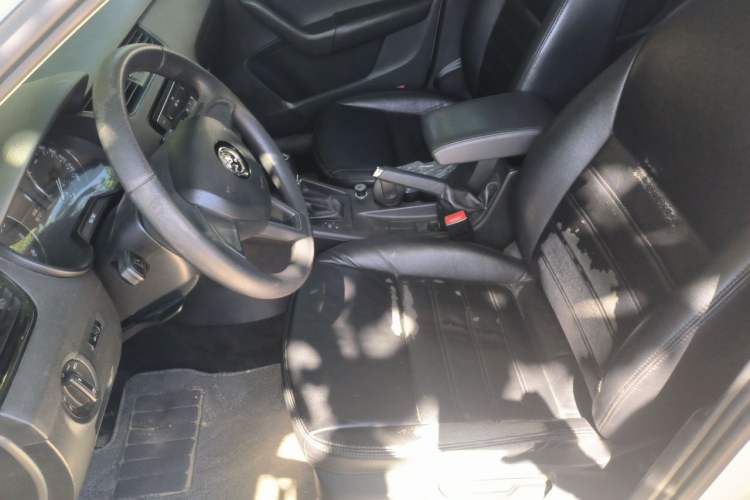 Used Skoda Octavia 2017 1.6L Automatic Front-Wheel Drive Model Left Front Seat