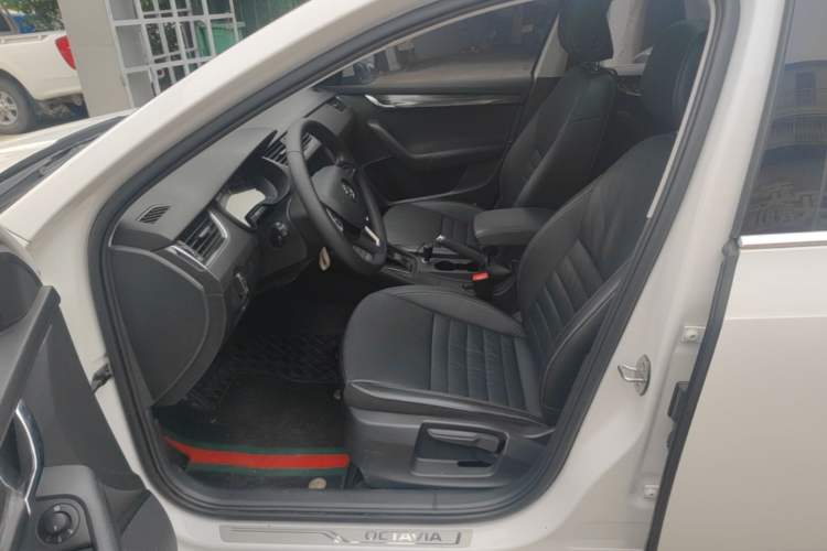 Used Skoda Octavia 2017 1.6L Automatic Smart Drive Edition Left Front Seat