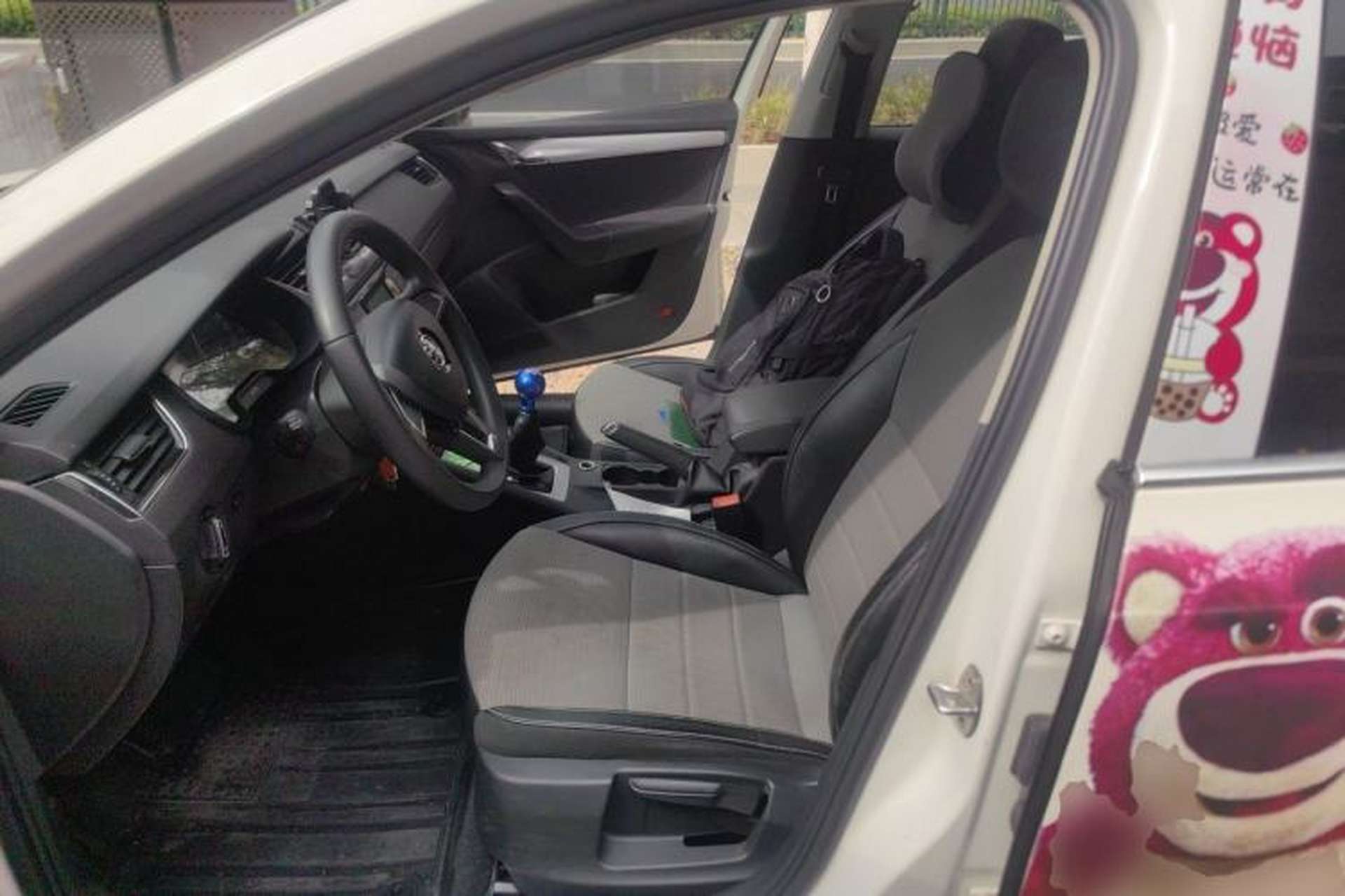 Used Skoda Octavia 2017 1.6L Manual Front-Wheel-Drive Version Left Front Seat