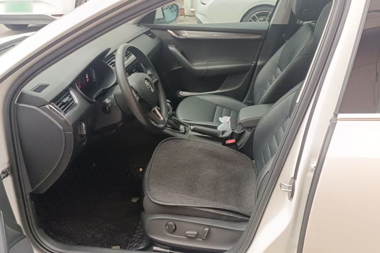 Used Skoda Octavia 2017 1.6L Automatic Smart Drive Edition Left Front Seat