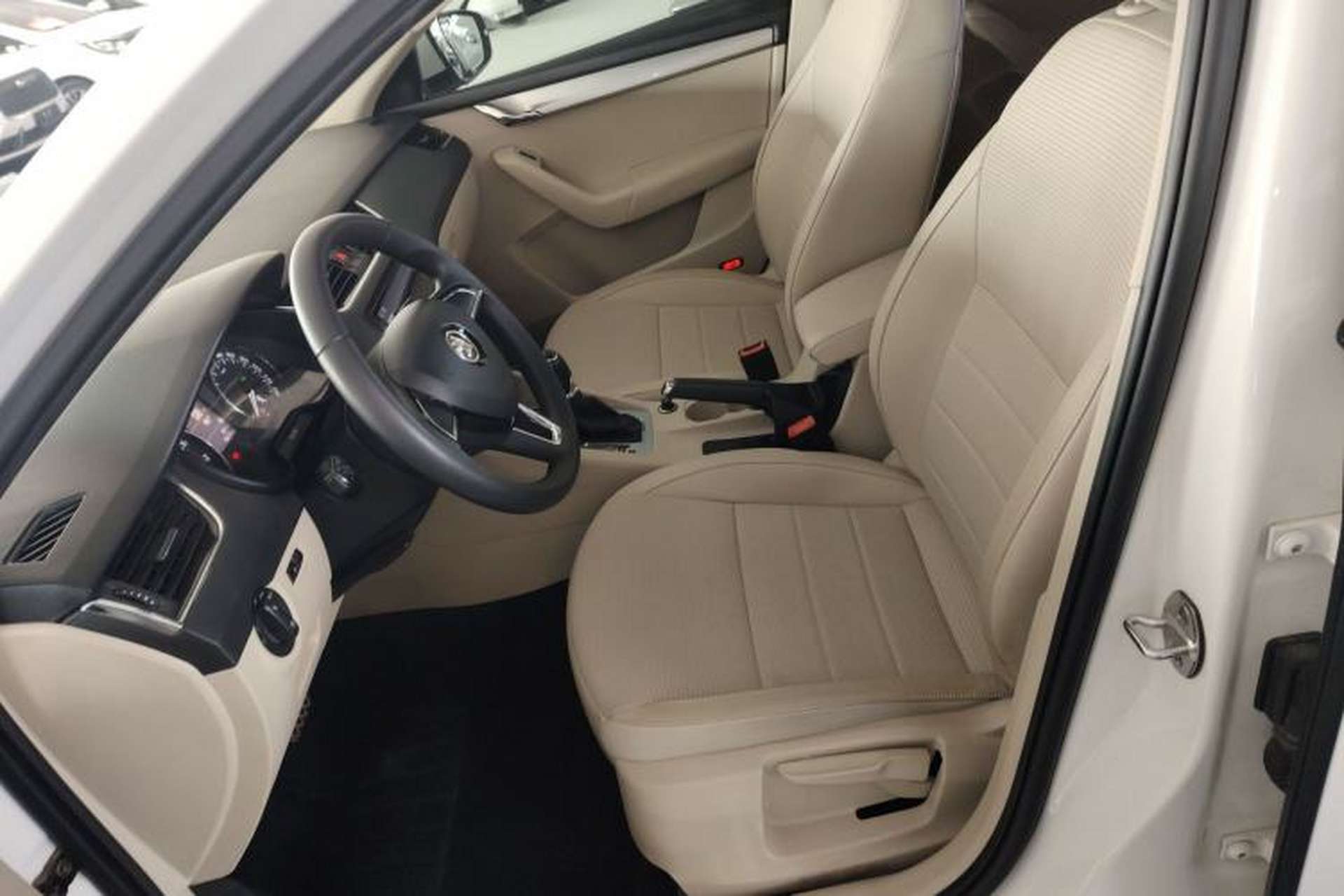 Used Skoda Octavia 2017 1.6L Automatic Chuanxing Edition Left Front Seat