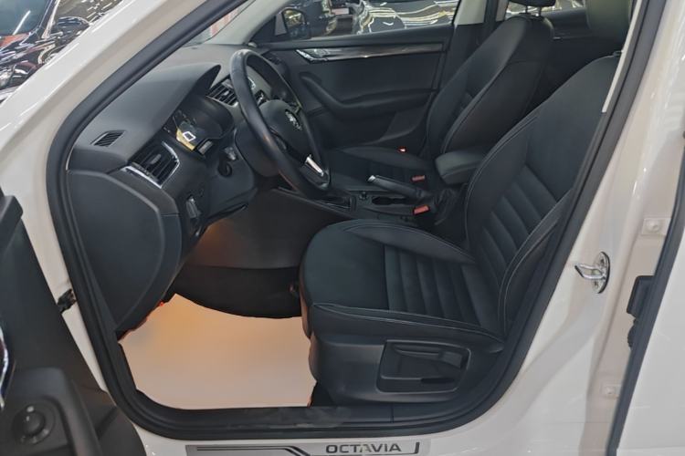Used Skoda Octavia 2017 1.6L Automatic Smart Drive Edition Left Front Seat