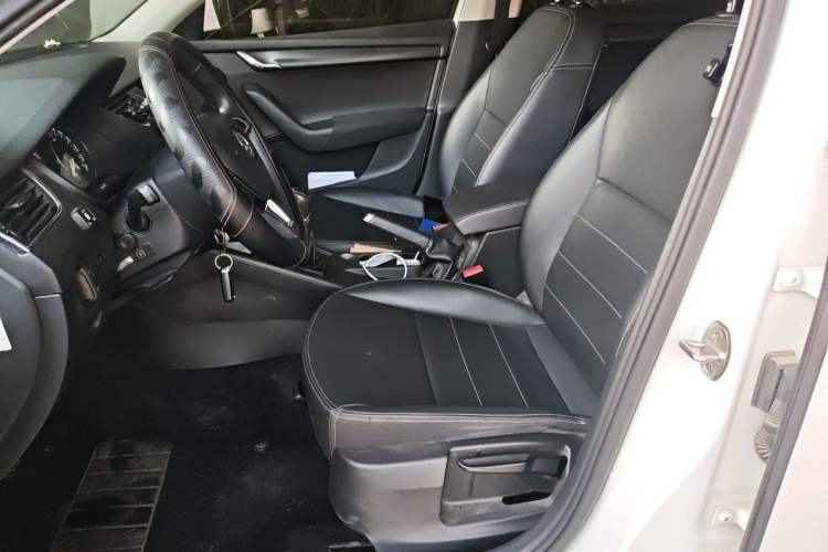 Used Skoda Octavia 2017 Classic Model 1.6L Manual Comfort Edition Left Front Seat