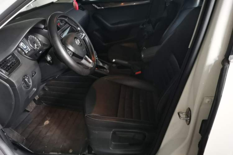Used Skoda Octavia 2017 1.6L Automatic Smart Drive Edition Left Front Seat