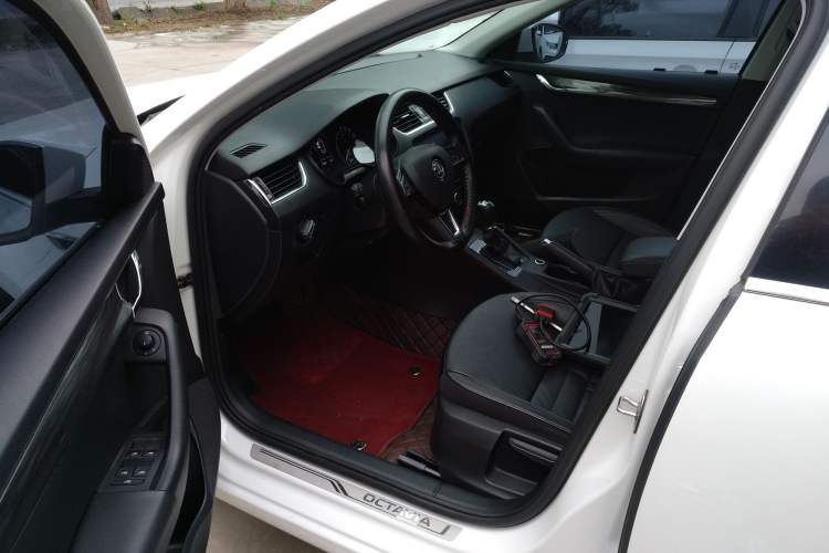 Used Skoda Octavia 2017 1.6L Automatic Smart Drive Edition Left Front Seat