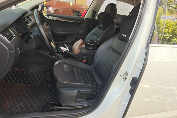 Used Skoda Octavia 2017 1.6L Automatic Smart Drive Edition Left Front Seat