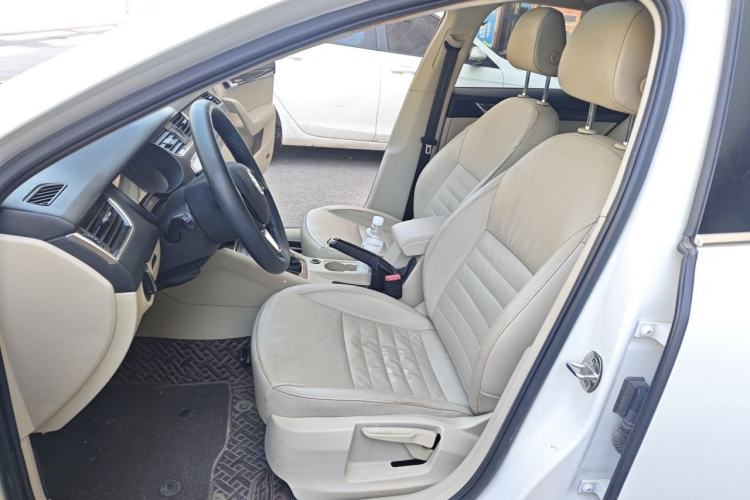 Used Skoda Octavia 2017 1.6L Automatic Smart Drive Edition Left Front Seat