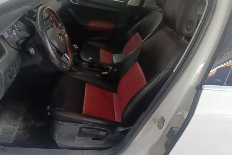Used Skoda Octavia 2017 Classic Model 1.6L Manual Comfort Edition Left Front Seat