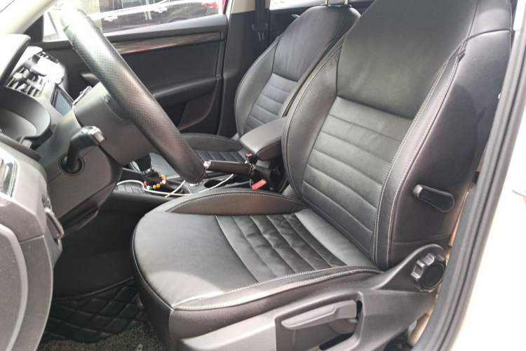 Used Skoda Octavia 2017 1.6L Automatic Smart Drive Edition Left Front Seat