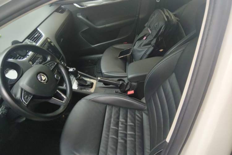 Used Skoda Octavia 2017 1.6L Automatic Smart Drive Edition Left Front Seat
