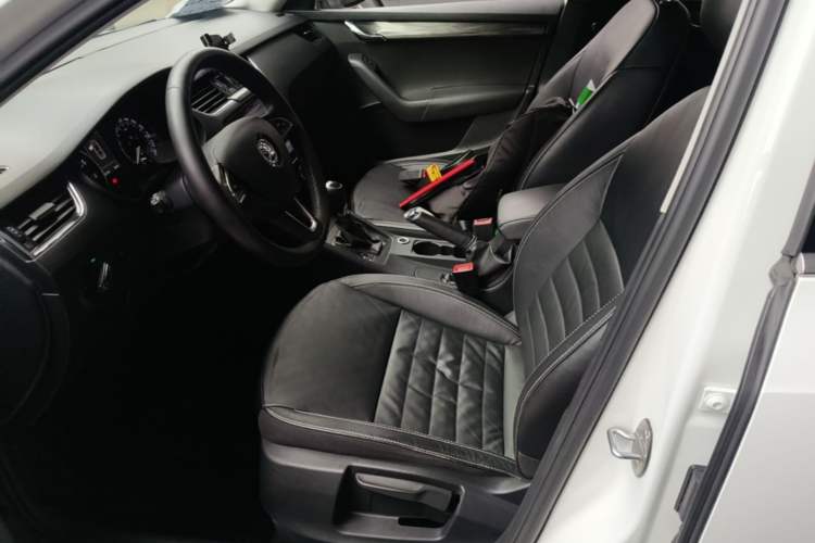 Used Skoda Octavia 2017 TSI280 DSG Smart Drive Edition Left Front Seat