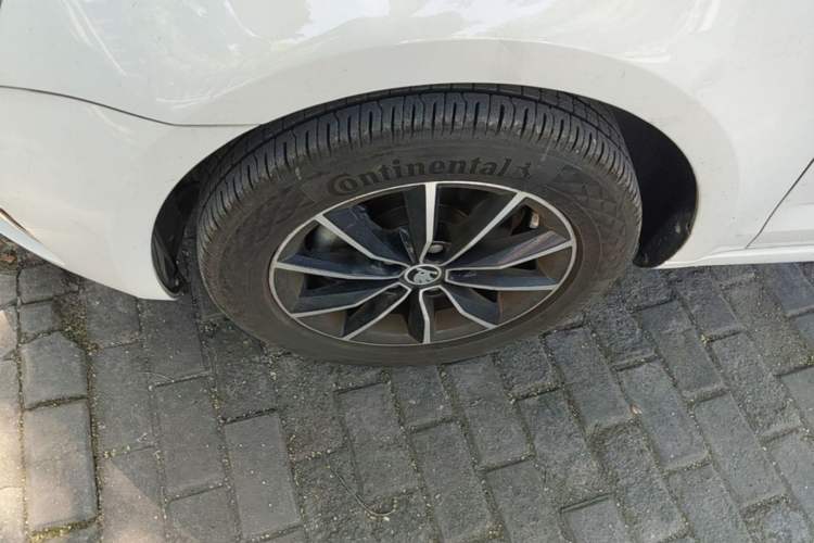 Used Skoda Octavia 2017 TSI280 DSG Smart Drive Edition Left Front Wheel Hub