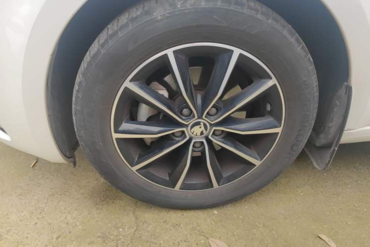 Used Skoda Octavia 2017 1.6L Automatic Smart Drive Edition Left Front Wheel Hub