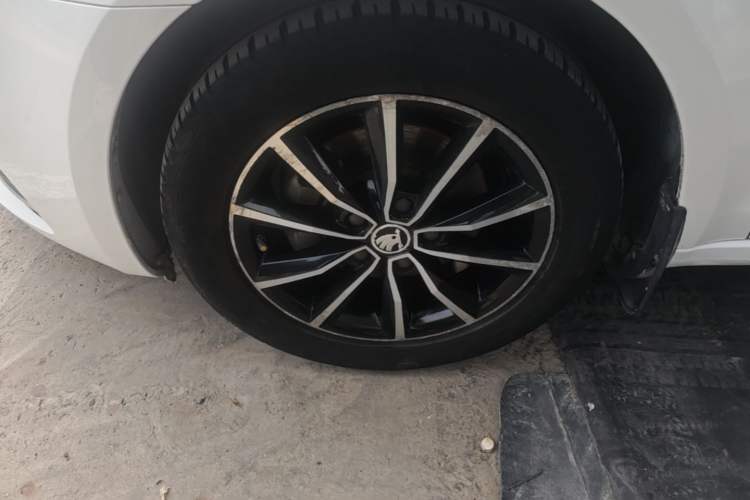 Used Skoda Octavia 2017 TSI280 DSG Smart Drive Edition Left Front Wheel Hub