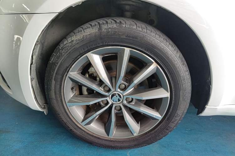 Used Skoda Octavia 2017 1.6L Automatic Chuanxing Edition Left Front Wheel Hub