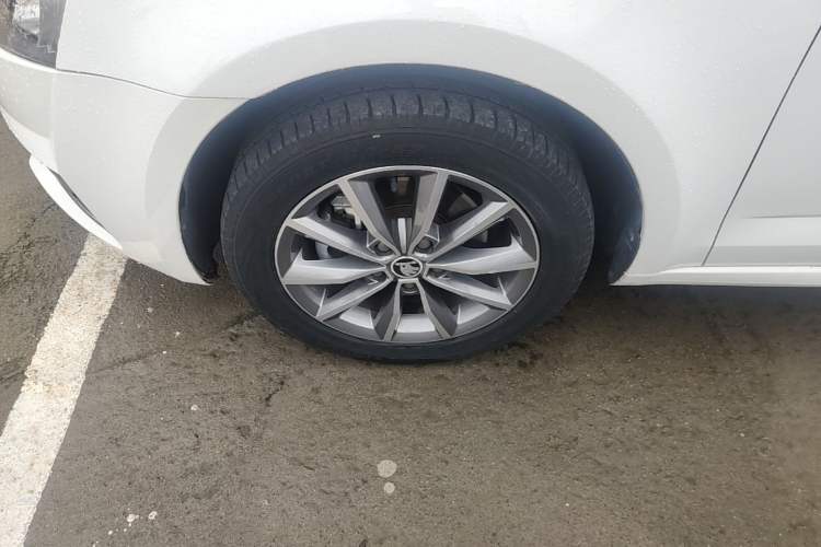 Used Skoda Octavia 2017 1.6L Automatic Chuanxing Edition Left Front Wheel Hub