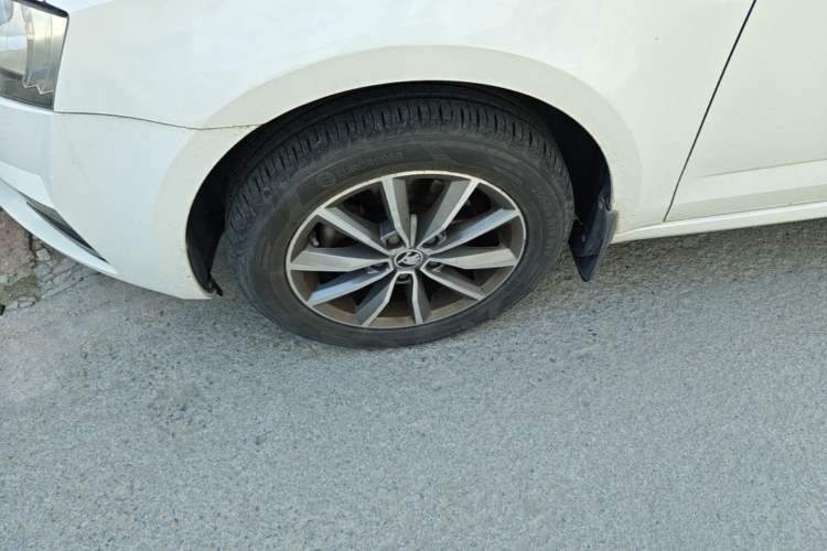 Used Skoda Octavia 2017 1.6L Automatic Chuanxing Edition Left Front Wheel Hub