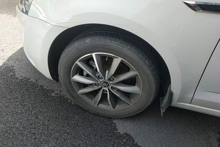 Used Skoda Octavia 2017 1.6L Automatic Chuanxing Edition Left Front Wheel Hub