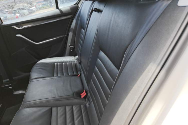 Used Skoda Octavia 2017 1.6L Automatic Smart Drive Edition Left Rear Seat