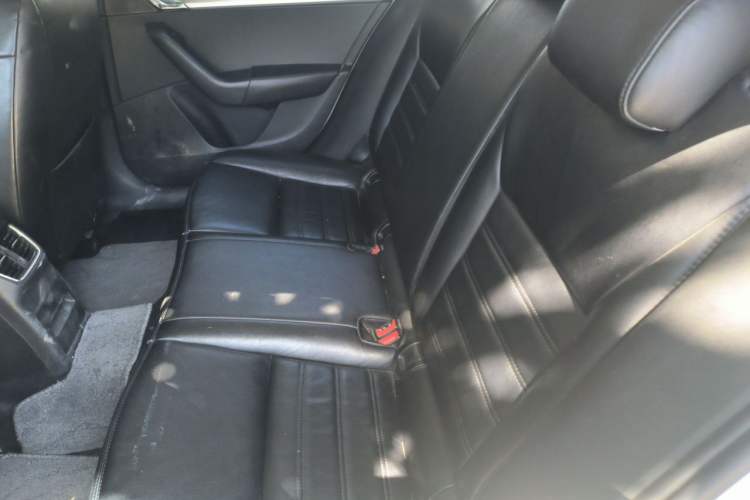 Used Skoda Octavia 2017 1.6L Automatic Front-Wheel Drive Model Left Rear Seat