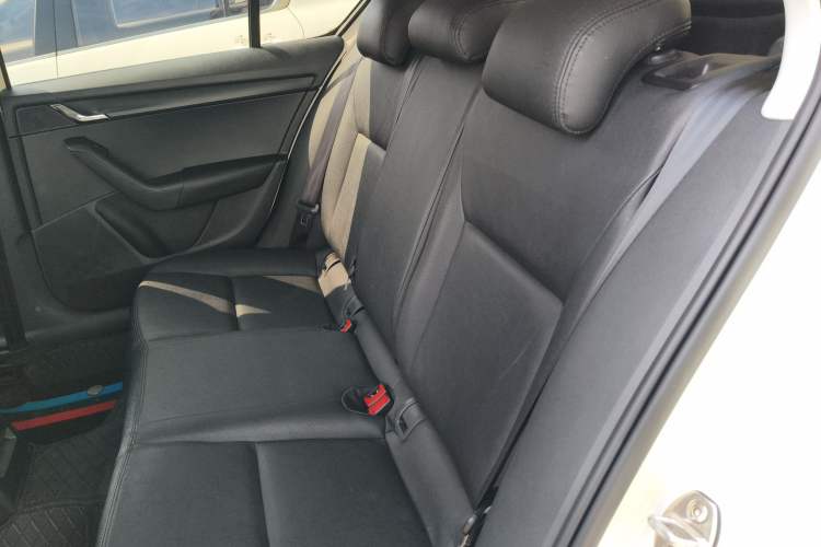 Used Skoda Octavia 2017 Classic Model 1.6L Manual Comfort Edition Left Rear Seat