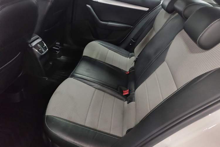 Used Skoda Octavia 2017 1.6L Automatic Chuanxing Edition Left Rear Seat