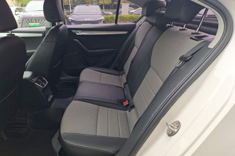 Used Skoda Octavia 2017 1.6L Automatic Chuanxing Edition Left Rear Seat