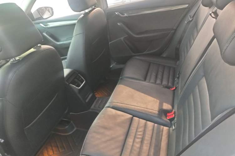 Used Skoda Octavia 2017 TSI280 DSG Smart Drive Edition Left Rear Seat