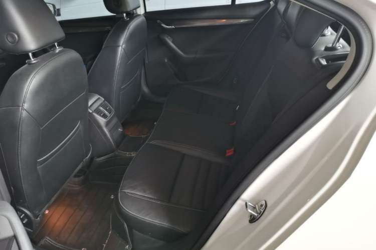 Used Skoda Octavia 2017 1.6L Automatic Smart Drive Edition Left Rear Seat