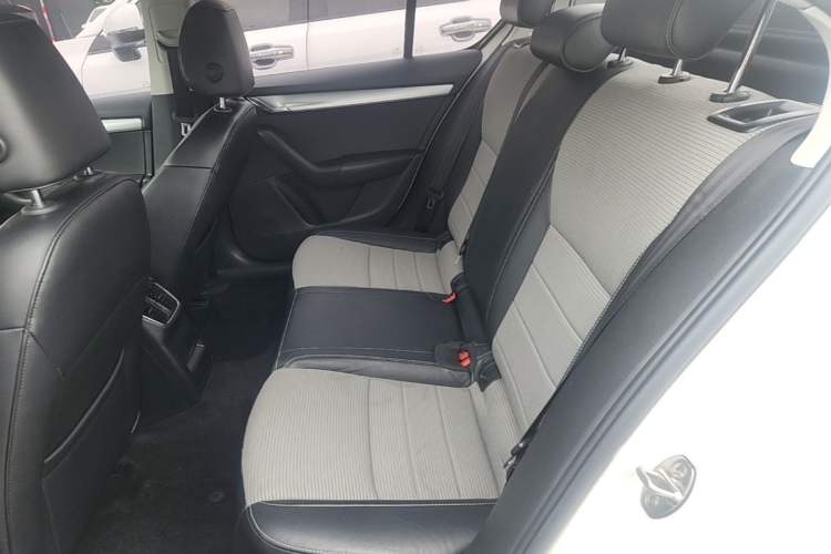 Used Skoda Octavia 2017 1.6L Automatic Chuanxing Edition Left Rear Seat