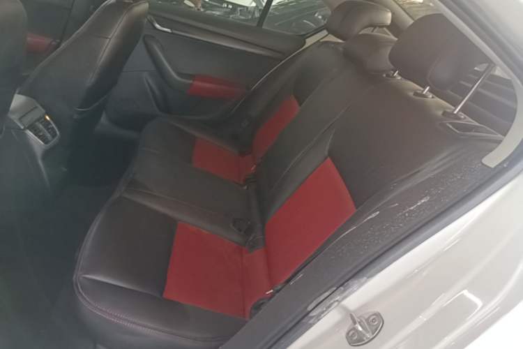 Used Skoda Octavia 2017 Classic Model 1.6L Manual Comfort Edition Left Rear Seat