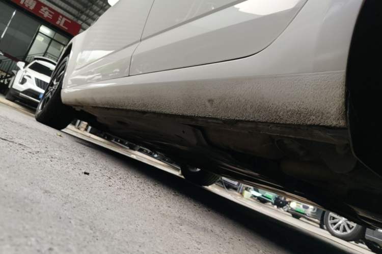 Used Skoda Octavia 2017 TSI280 DSG Smart Drive Edition Left Side Sill