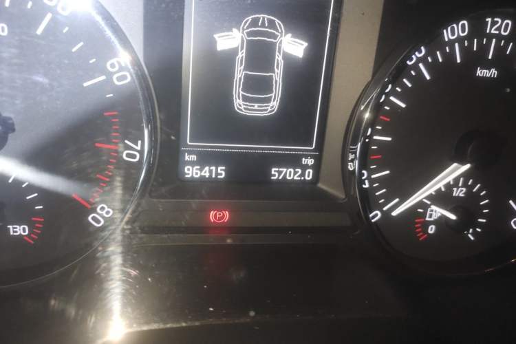 Used Skoda Octavia 2017 1.6L Automatic Smart Drive Edition Odometer Close Up
