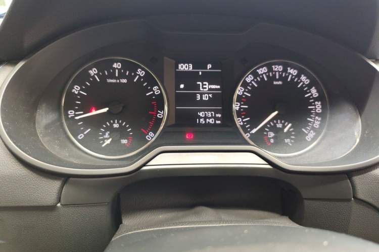 Used Skoda Octavia 2017 1.6L Automatic Chuanxing Edition Odometer Close Up
