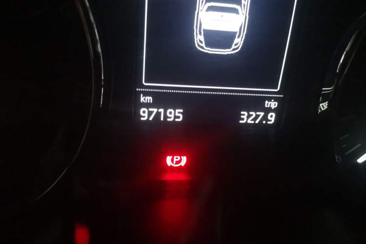 Used Skoda Octavia 2017 TSI280 DSG Smart Drive Edition Odometer Close Up