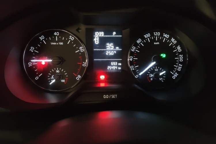 Used Skoda Octavia 2017 1.6L Automatic Chuanxing Edition Odometer Close Up