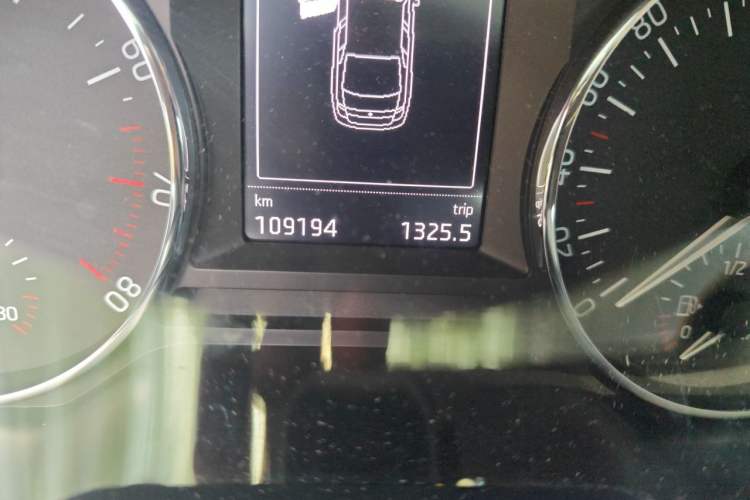 Used Skoda Octavia 2017 1.6L Automatic Smart Drive Edition Odometer Close Up