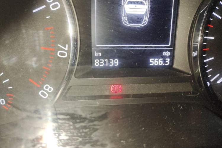 Used Skoda Octavia 2017 1.6L Manual Smart Drive Edition Odometer Close Up
