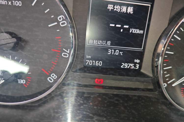 Used Skoda Octavia 2017 1.6L Manual Smart Drive Edition Odometer Close Up