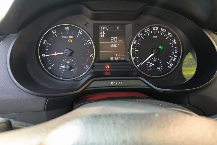 Used Skoda Octavia 2017 Classic Model 1.6L Automatic Standard Edition Odometer Close Up