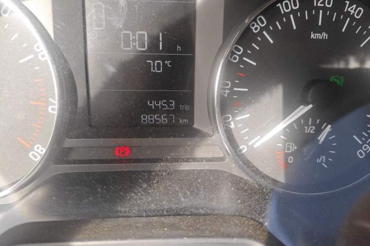 Used Skoda Octavia 2017 Classic Model 1.6L Automatic Standard Edition Odometer Close Up
