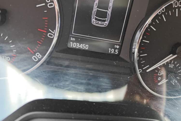 Used Skoda Octavia 2017 1.6L Automatic Smart Drive Edition Odometer Close Up