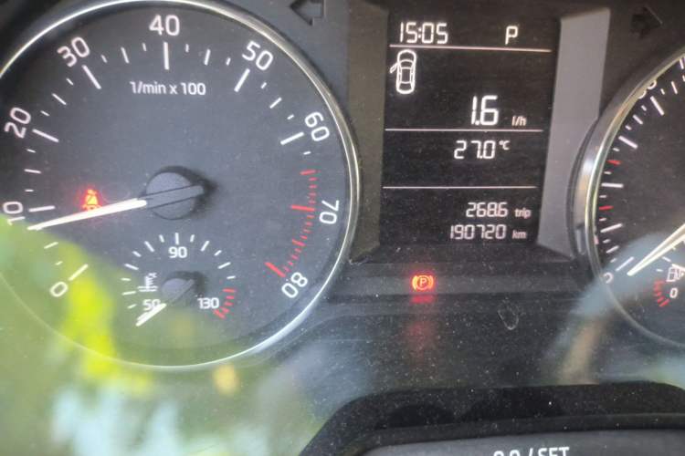 Used Skoda Octavia 2017 1.6L Automatic Front-Wheel Drive Model Odometer Close Up