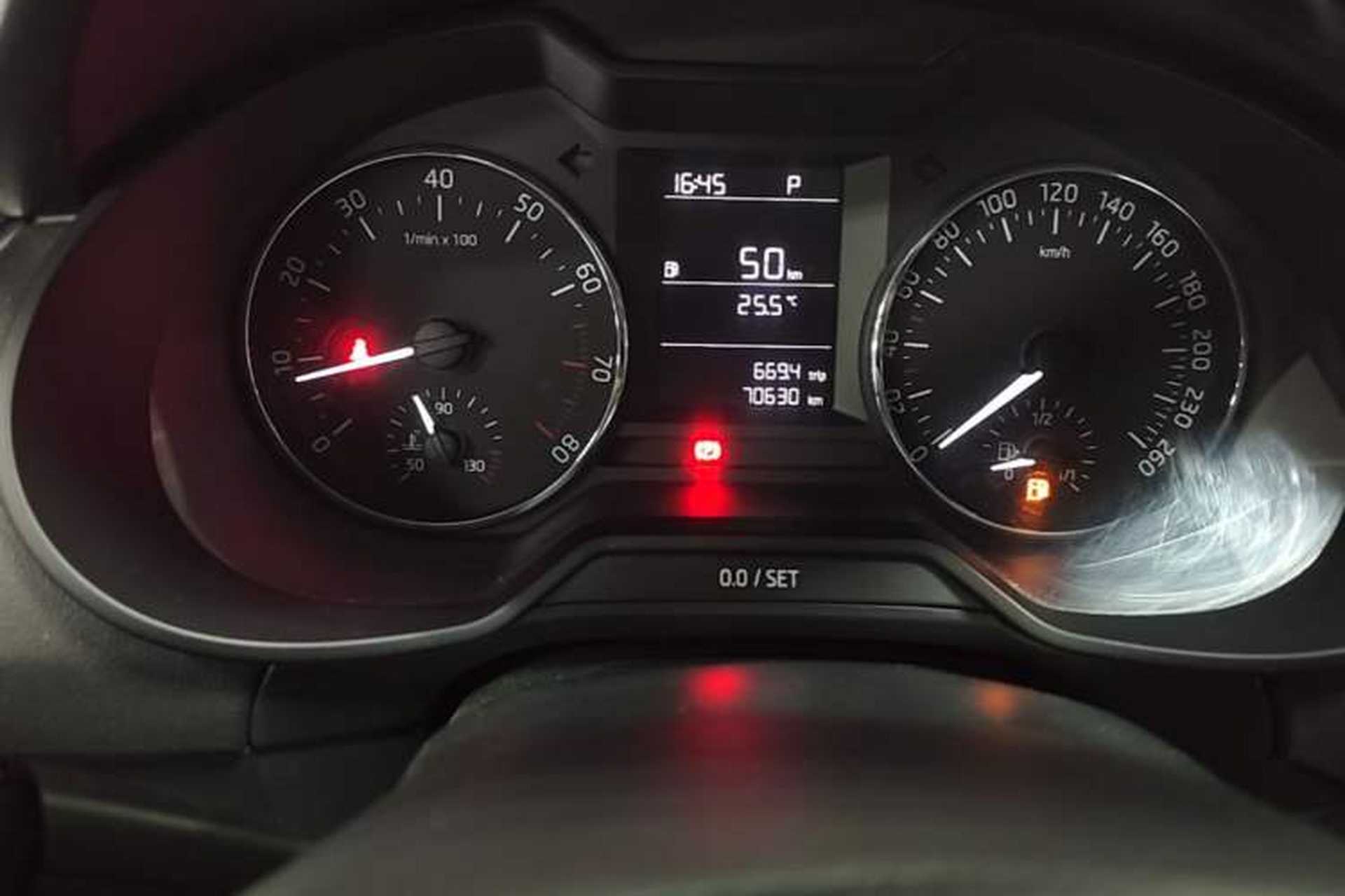 Used Skoda Octavia 2017 1.6L Automatic Chuanxing Edition Odometer Close Up
